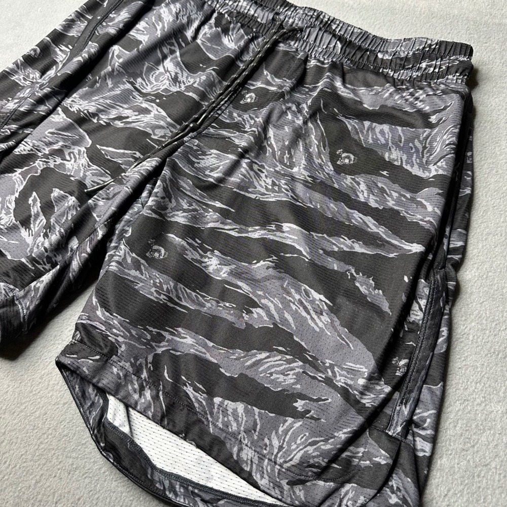 Savage Tacticians Athletic Shorts Mens Large Black Grey Tiger Stripe Camo Mesh